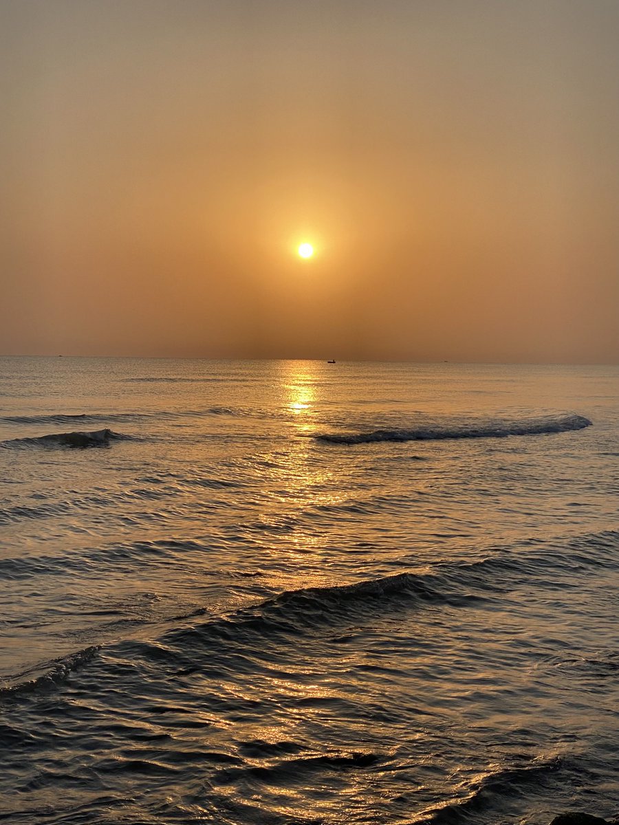 asalaurora's tweet photo. Mentally need to see the sunrise by the sea again. https://t.co/ZU9H1Aq8Jv