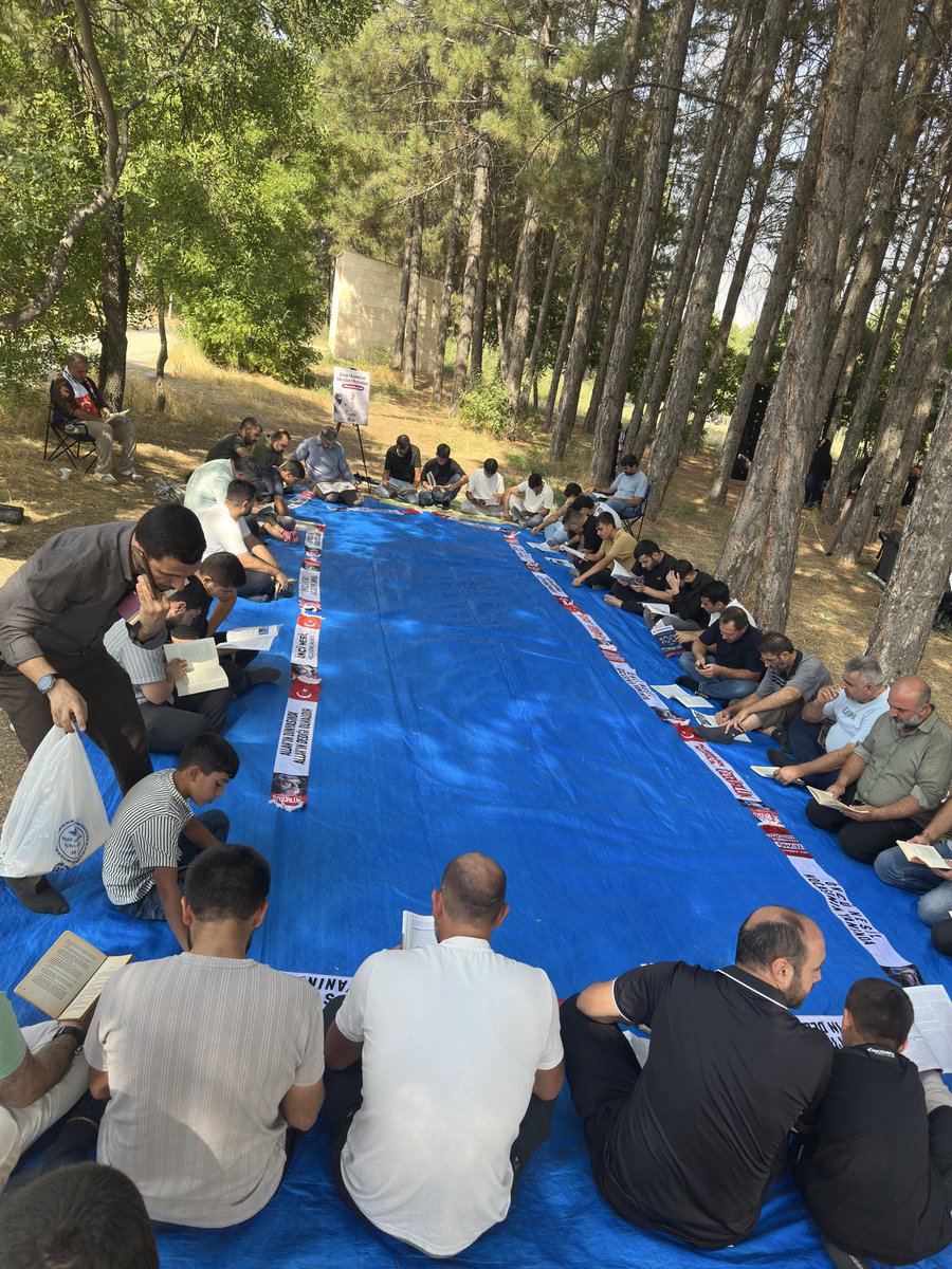 usameyldrm23's tweet photo. Elazığ Furkan hareketi gönüllüleri olarak açılış pikniğimizde #HocamlaOkuyorum etkinliği yaptık. https://t.co/VgWDVnf5Ka