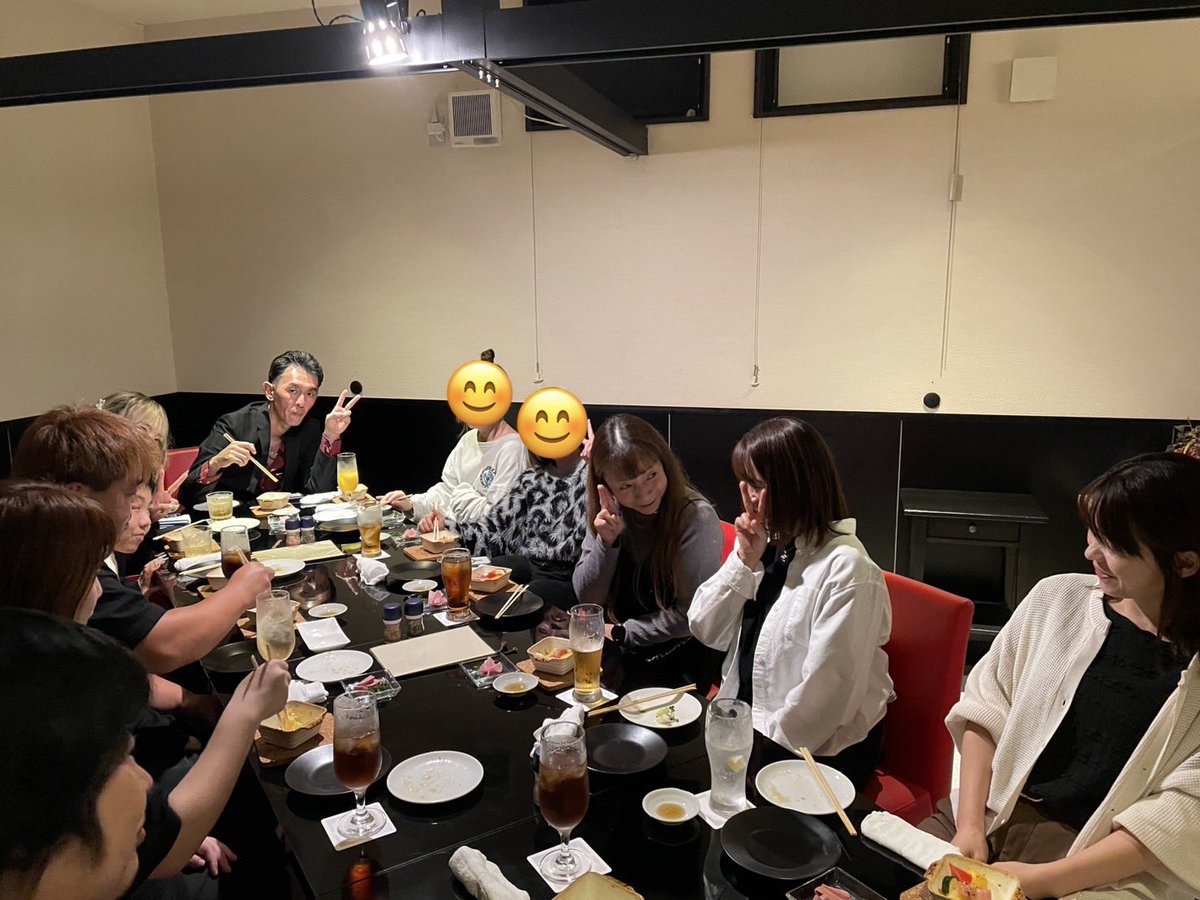 tgtt20251011's tweet photo. マネージャー日記Part19
会場に、ご来場またはYouTubeでの、ご視聴ありがとうございました🙇‍♂️
LIVEも終わり打ち上げに、ご参加の方も、ありがとうございました🙇‍♂️
@takuya530719 @m_music_a LIVEお疲れ様でした🤗 https://t.co/S6OkOmDnlK