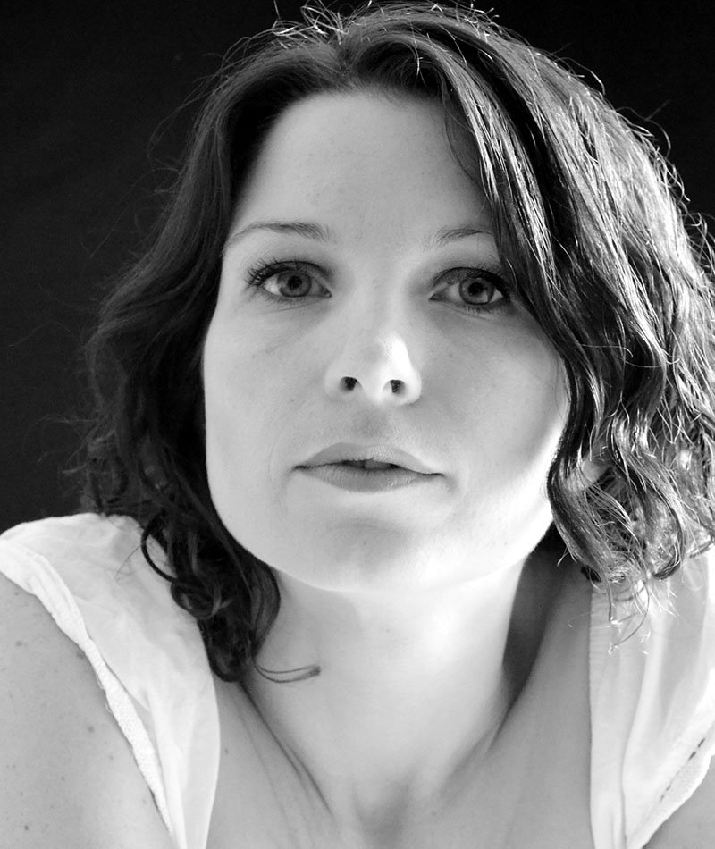 RobertaGemmafan's tweet photo. Les fleurs.
Le regard.
Le corps qui s’abandonne.
Puis le cri.
Quatre photos.
La même femme.
Quatre façons de rester.
@JulieValmont #LoveValmont ♥️♥️♥️ https://t.co/DjLBtlbRlS