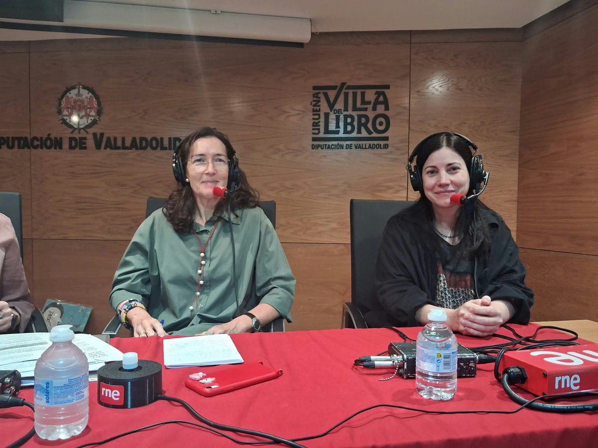 NEUDC_RNE's tweet photo. Comienza nuestra tertulia de maduritos, en la que nos acompañan los habituales Garci y Aberas. Y también Ángeles González Sinde, cineasta y escritora e Inés Toharia, que tiene en Urueña una librería especializada en cine. https://t.co/7e7XeBON9a