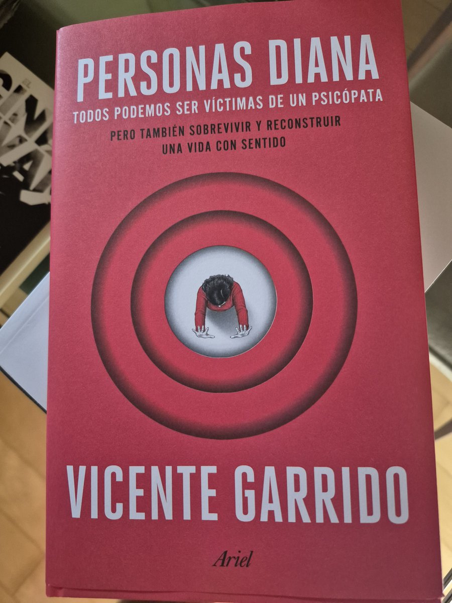 martyrium2014's tweet photo. Ya he recibido mi nuevo libro!!! Treinta años de investigación con supervivientes de psicópatas integrados. El día 7 en las librerías😄 @MNievesAbarcaC @ColegioCrimMad @ColCrimiCat https://t.co/Wodc9EN02d