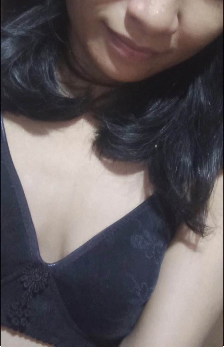 haloinaaa's tweet photo. Lagi males pake baju, gerah rasanya

Ada yang mau bukain BH aku ga? 🤭 https://t.co/dh3iEjVzVZ