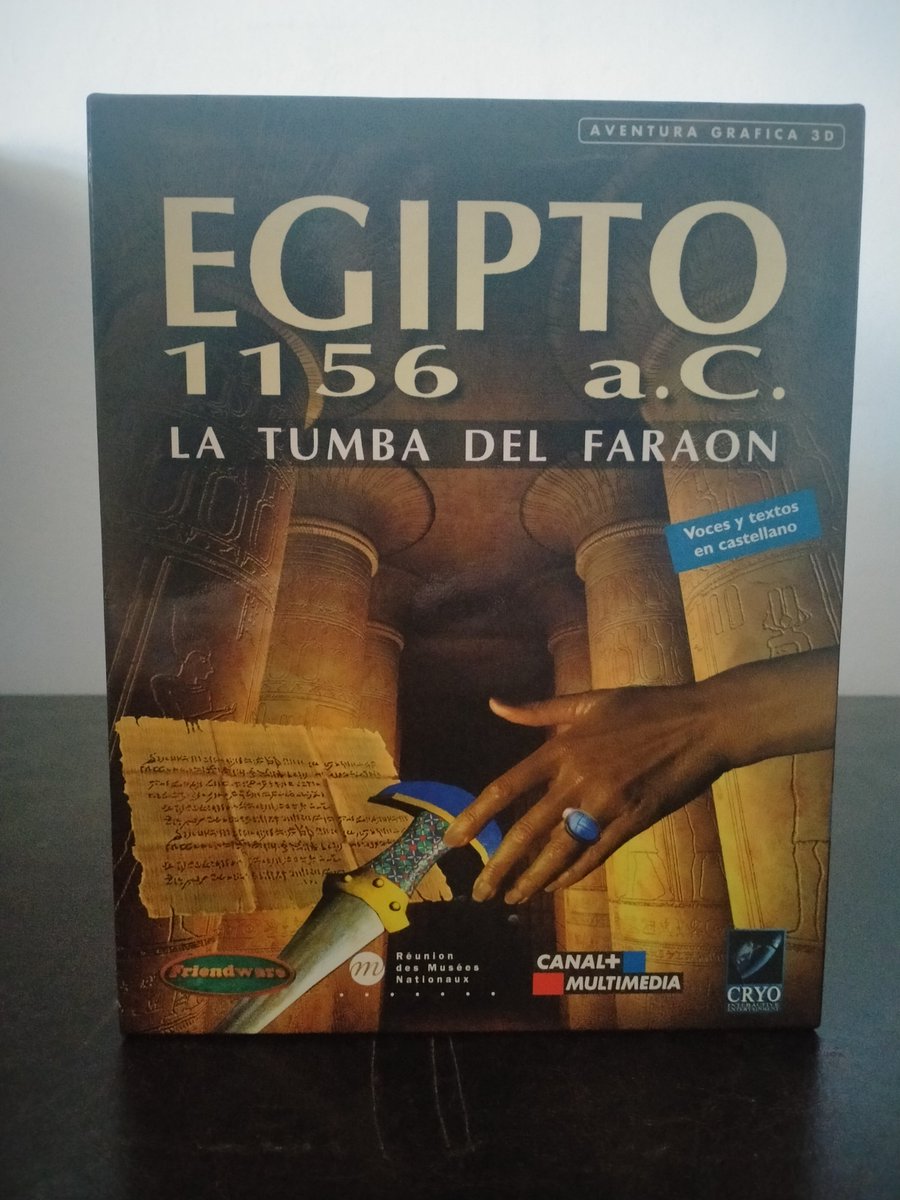 pcgamearchive's tweet photo. En 1998, un CD-ROM podía llevarte al Egipto de Ramsés III y ser aventura 3D, exploración y enciclopedia a la vez.

Egipto 1156 a.C. conserva además algo muy de su época: una Big Box con voces y textos en castellano.

#pcgamearchive #bigbox #retropc https://t.co/gznYGEbBi6