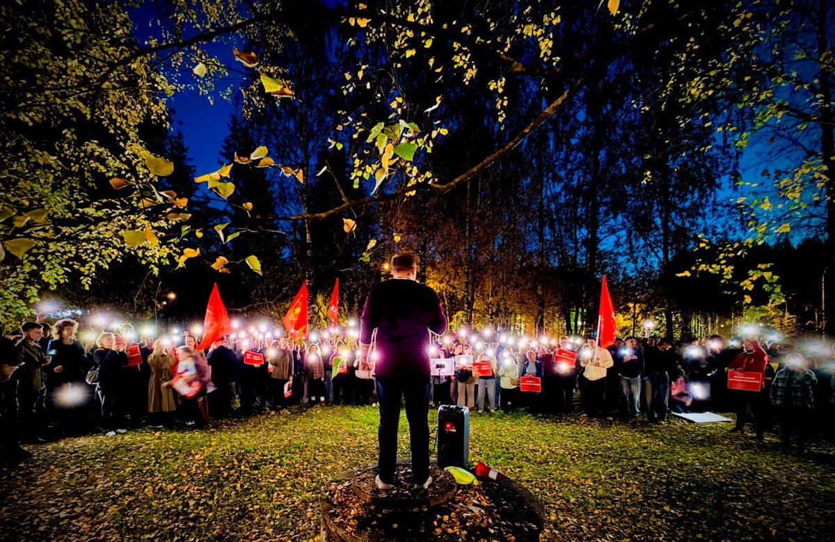 HenkKrol's tweet photo. Best gedurfd in Rusland. In Syktyvkar vond een grote demonstratie plaats tegen verkiezingsfraude.
De inwoners van de hoofdstad van de Republiek Komi accepteren de resultaten van de verkiezingen voor de Doema niet. https://t.co/4n8Y9cIF23