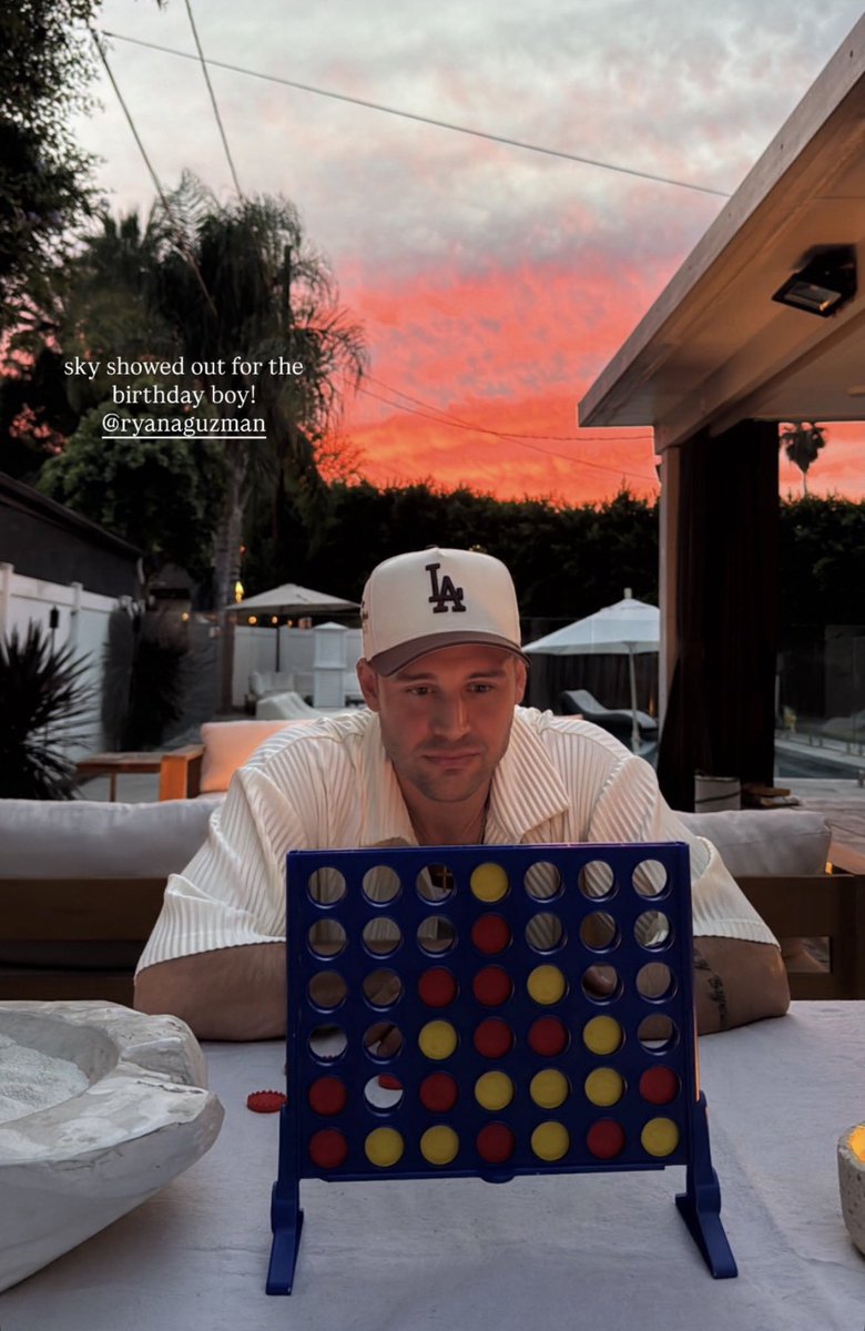 eddiediazbot's tweet photo. pretty view for the prettiest man https://t.co/tYim5aMJmT