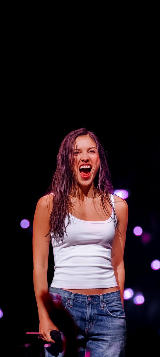 itzDanie__'s tweet photo. Olivia Rodrigo Wallpapers!🤍 https://t.co/ljB5FP3tfw