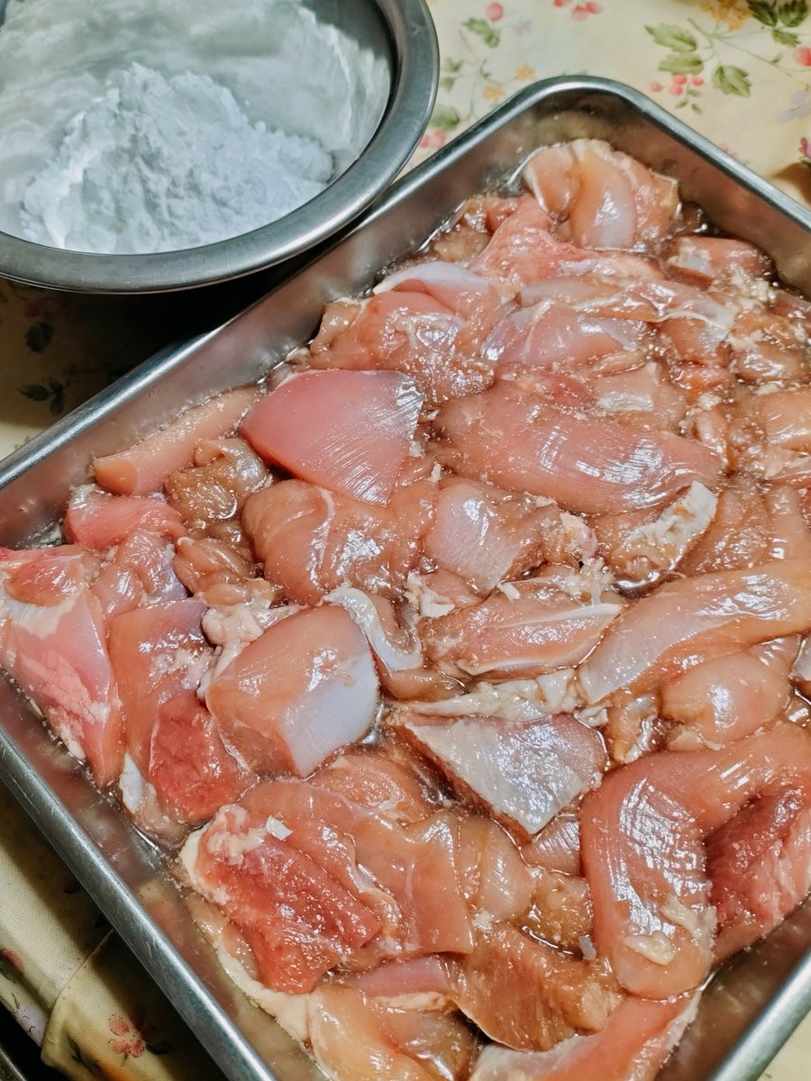 Akila_Kirisawa's tweet photo. 昨日仕込んだ鶏肉を召喚🐔 https://t.co/NdzZ8VPSad