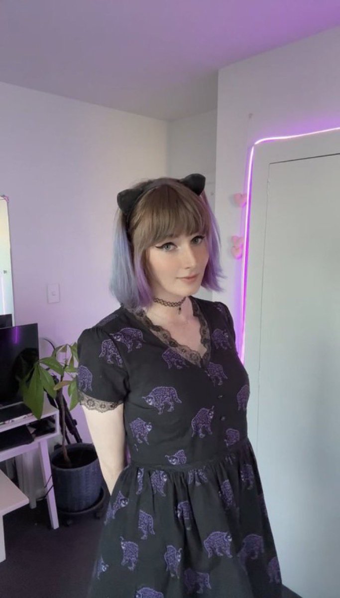 Cassiesbfp's tweet photo. Would you date a trans woman if you really liked her? 🏳️‍⚧️💗 https://t.co/EYhcm7F5UL