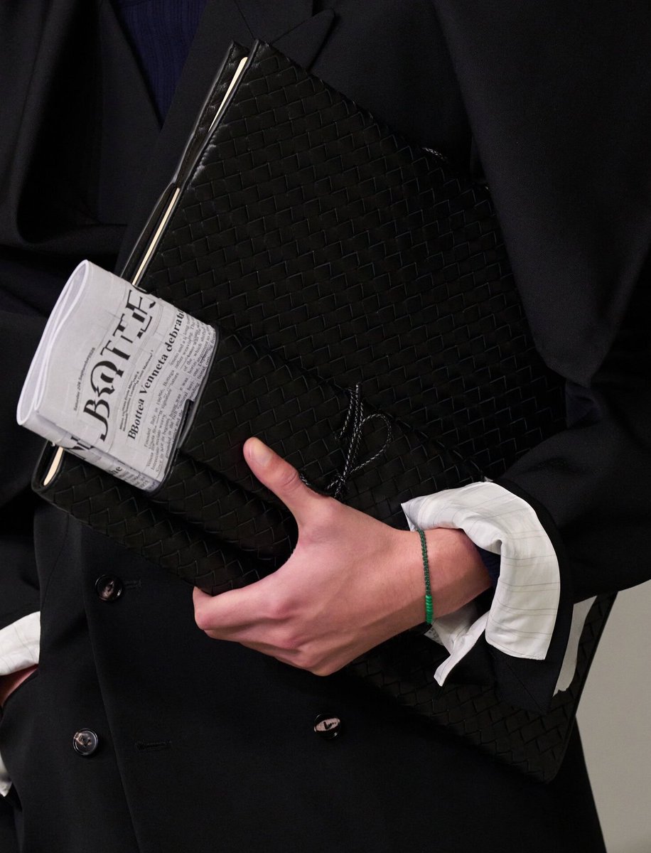 soomienana's tweet photo. Bottega Veneta SS27 Newspaper..📰 !!
This is soo GENIUS #OBSESSED https://t.co/91o5GQYUdV