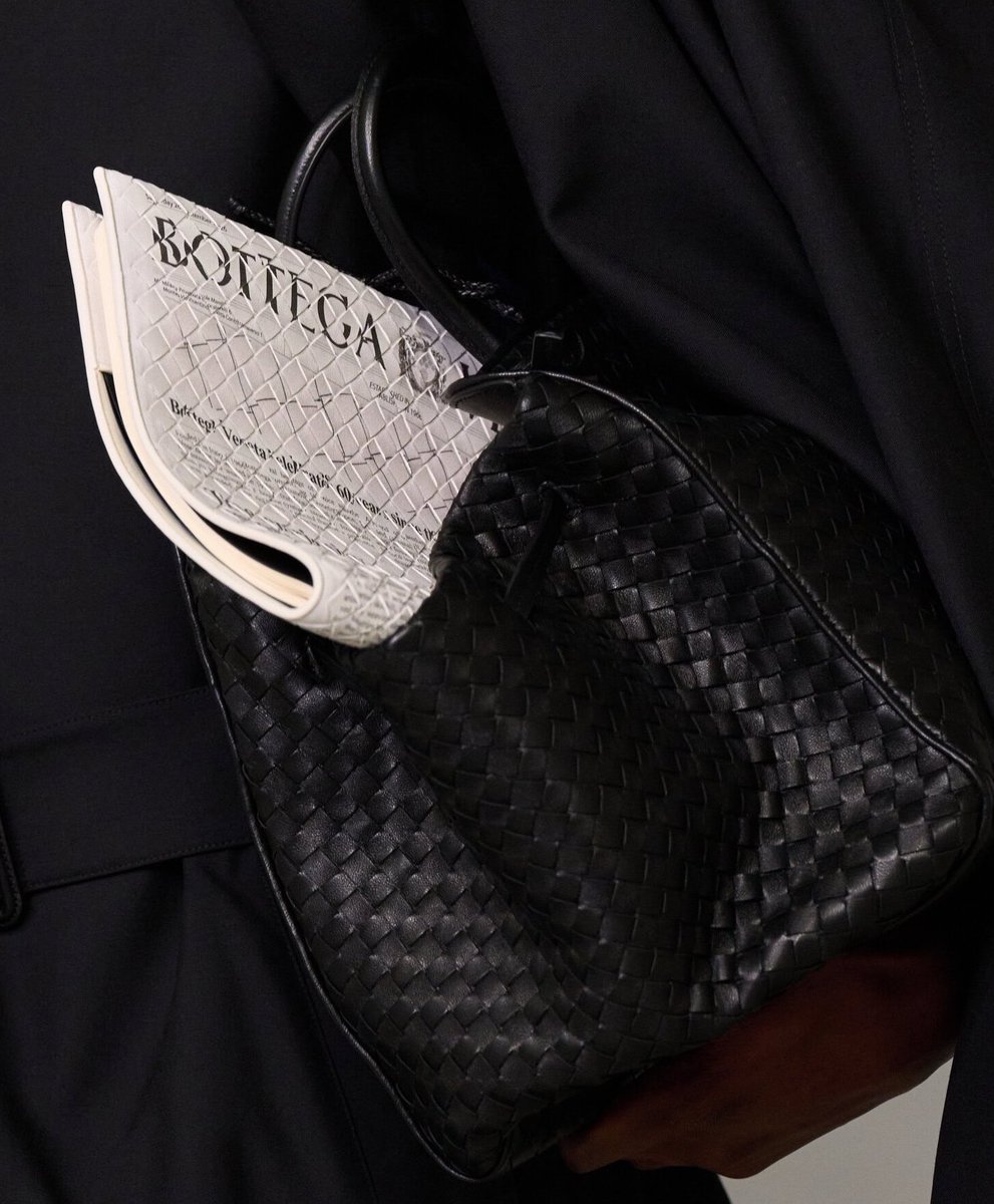 soomienana's tweet photo. Bottega Veneta SS27 Newspaper..📰 !!
This is soo GENIUS #OBSESSED https://t.co/91o5GQYUdV