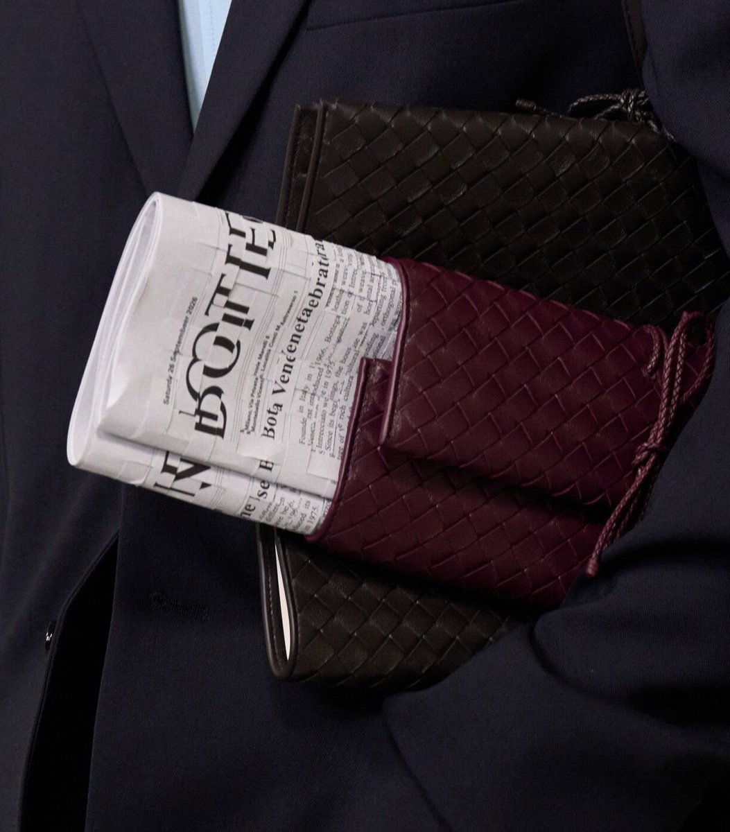soomienana's tweet photo. Bottega Veneta SS27 Newspaper..📰 !!
This is soo GENIUS #OBSESSED https://t.co/91o5GQYUdV