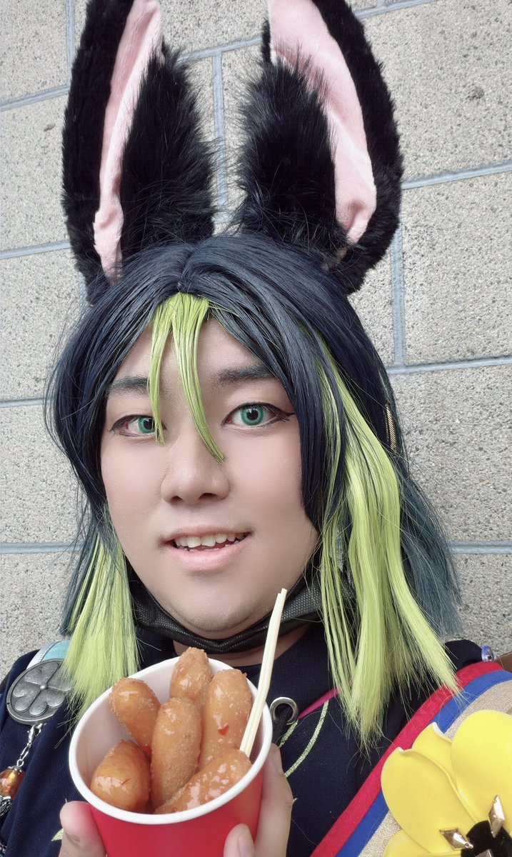 Momijich_cos's tweet photo. ちょっと遅めの離脱しました〜
雨が降ってましたが、
いろんな方と話せて楽しかったです！

↓これはキッチンカーで買った
チーズスティック！美味しかったです！
#コスピク　#コスピク門司港 https://t.co/RWbjDtTzuO