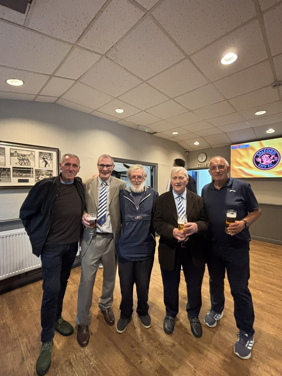 PaulRumens3w's tweet photo. Great to have all 4 @WealdstoneFC ambassadors in the church yesterday- UTS!💙 https://t.co/TXSEZqcDpp