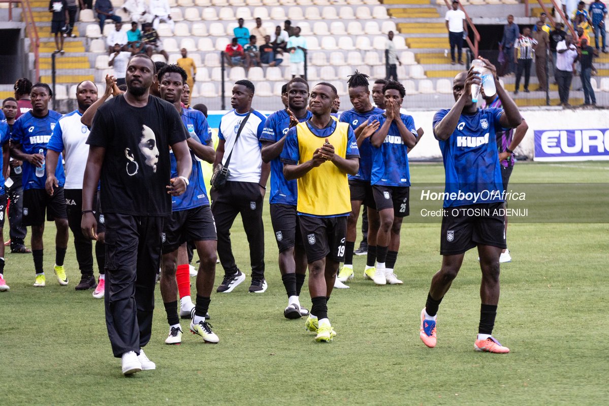 HomeBoyOfLaGos's tweet photo. Coach @TallBlackBoy of @SportingLagos ππ½
#SPLBAR #EUROMATCHNPFL #NPFL27 https://t.co/vfYxP5qZSn