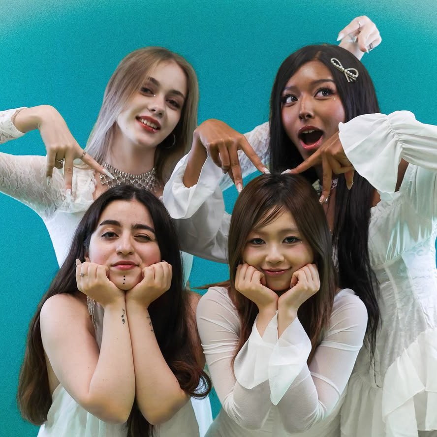 girlgrouphive's tweet photo. New Girl Group Alert 🚨
Meet Solune.

Solune is a UK-based girl group consisting of four members – Yeva, Saya, Melody, and Vachte. They made their debut with the single "Run it" on September 26, 2026. https://t.co/x8TH7WQ2wz