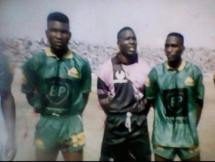 CastroWawa6176's tweet photo. This was the biggest and last tournament my father played in Zambia in 1992 for mufulira wanderers football club before departure for Saudi Arabia at Al-Taawoun club.

It was called BP top 8.

On the left is Harrison Chongo, Goalkeeper Effort Chabala who died in a plane crash with the national team the following year and francis"Diego" Chisenga is now based in lusaka.

Sweet memories.