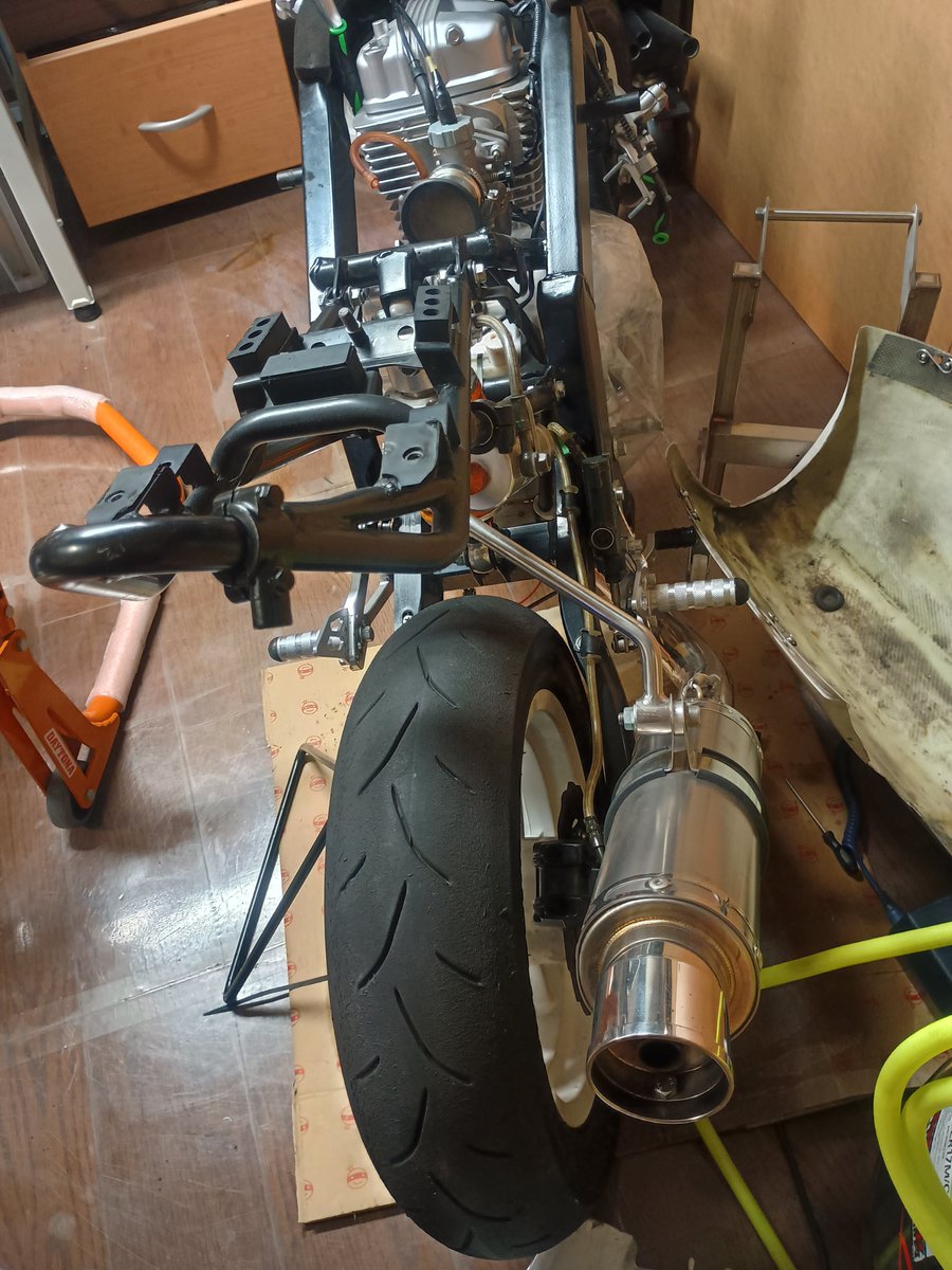 knts_strip's tweet photo. レーサーとレーサない
整備は終わらない https://t.co/O1ME1FbMRy