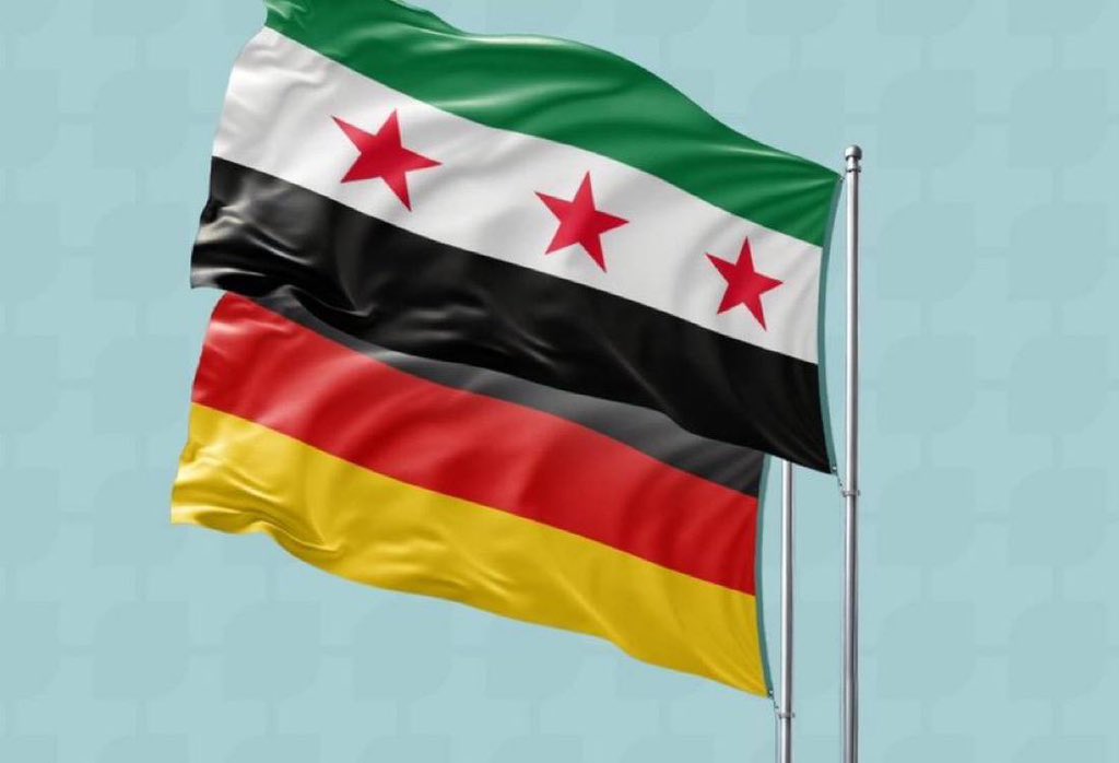 RAlsyast49067's tweet photo. وزير الداخلية الألماني ألكسندر دوبرينت

🚨 بدأنا محادثات رسمية مع دمشق عقب زيارة الرئيس أحمد الشرع لمناقشة عودة المهاجرين، دون اتفاق نهائي حتى الآن.

📌 أعددنا تصنيفاً للسوريين من 3 فئات:

1️⃣ مرتكبو الجرائم الخطيرة.
2️⃣ من لا يملكون إقامة قانونية.
3️⃣ المندمجون وأصحاب الوظائف (فرص للبقاء).

🔹 الآلية تعتمد مسارين: ترحيل قسري وعودة طوعية بحوافز.

#ألمانيا 
#سوري