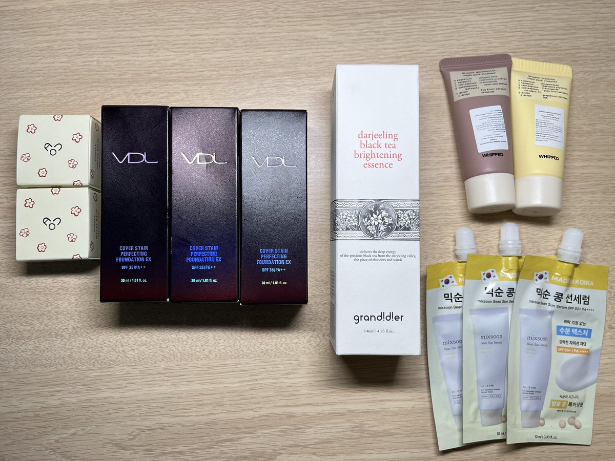 ooubie's tweet photo. 🌺👧🏼 มือ 1 (ไม่เคยแกะ) 

VDL Foundation EX 30ml  # A02   
Price : 200฿
AOU Floofy Matte Balm # 08  
Price : 140฿
WHIPPED Vegan Pack Cleanser 25ml
# yujamong # muhwabutter 
price : 60฿
grandidier  Black Tea Brightening Essence Price : 100฿

#ส่งต่อคสอ #ส่งต่อเครื่องสำอาง https://t.co/uv18i0cwJm