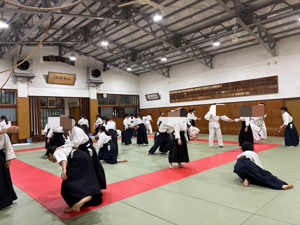 Gakushuin_aiki's tweet photo. 9/26(土)には四大戦稽古会を行いました！
今年は学習院大学での開催でした！
普段と違う技や相手と稽古ができ、とても勉強になりました。
10/16(金)には、同じく学習院大学で演武会を行います🥋❤️‍🔥ぜひご覧ください！ https://t.co/UiYDyZzsZf