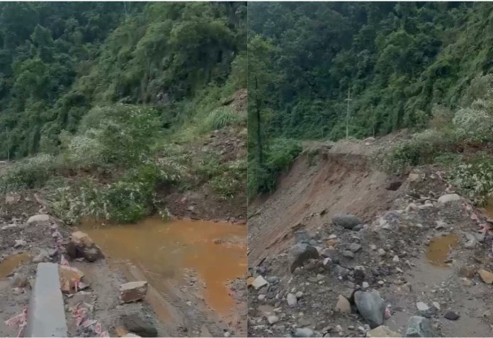 engnepalviews's tweet photo. Vehicles have been unable to pass after large landslides carrying rocks, trees, and mud debris fell at several locations.

🔗: https://t.co/pYCcScLdp1

#nepalviews #nepalviewsenglish #malekhu #Muglin #RoadBlocked https://t.co/cBpiWi0ZWC
