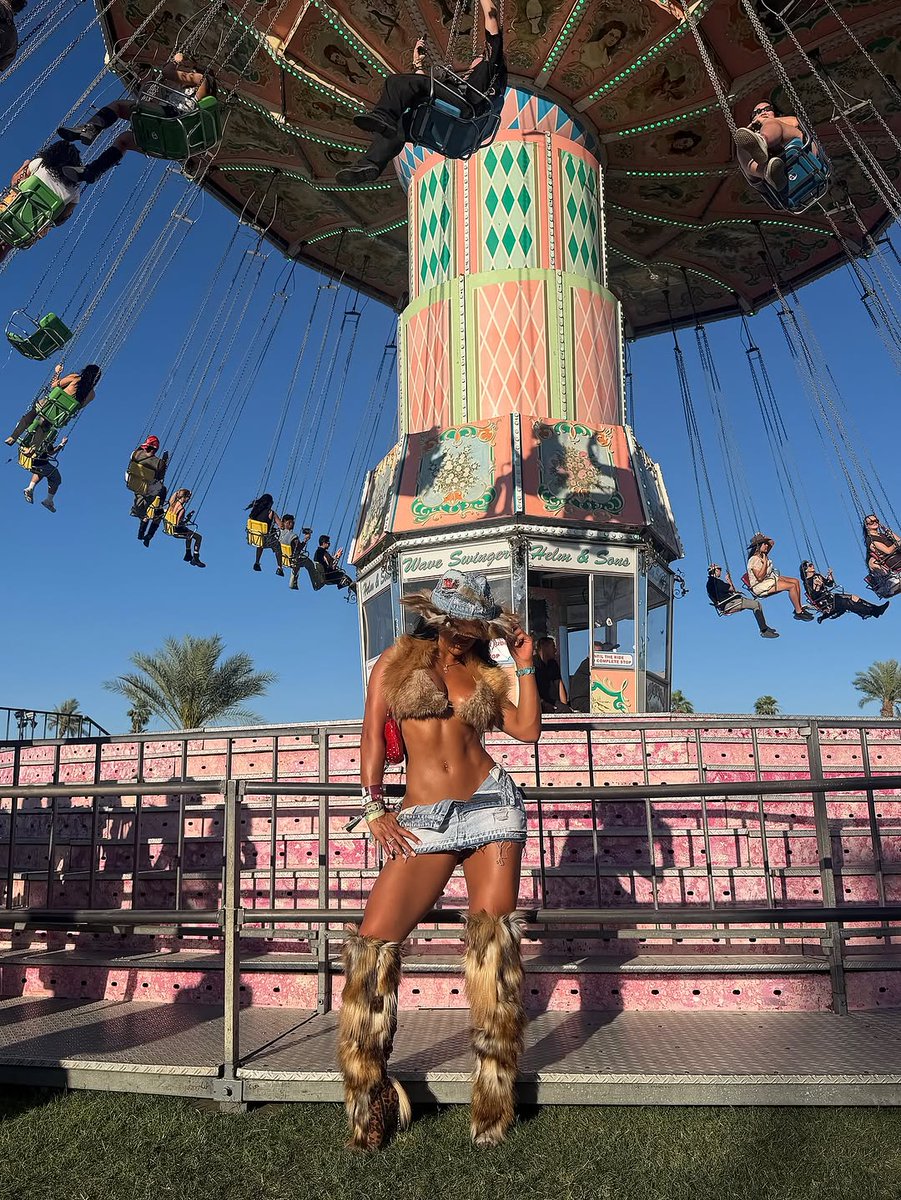 billbasilis's tweet photo. Experiencing life's highs 🎠 https://t.co/A5c76tnd7J