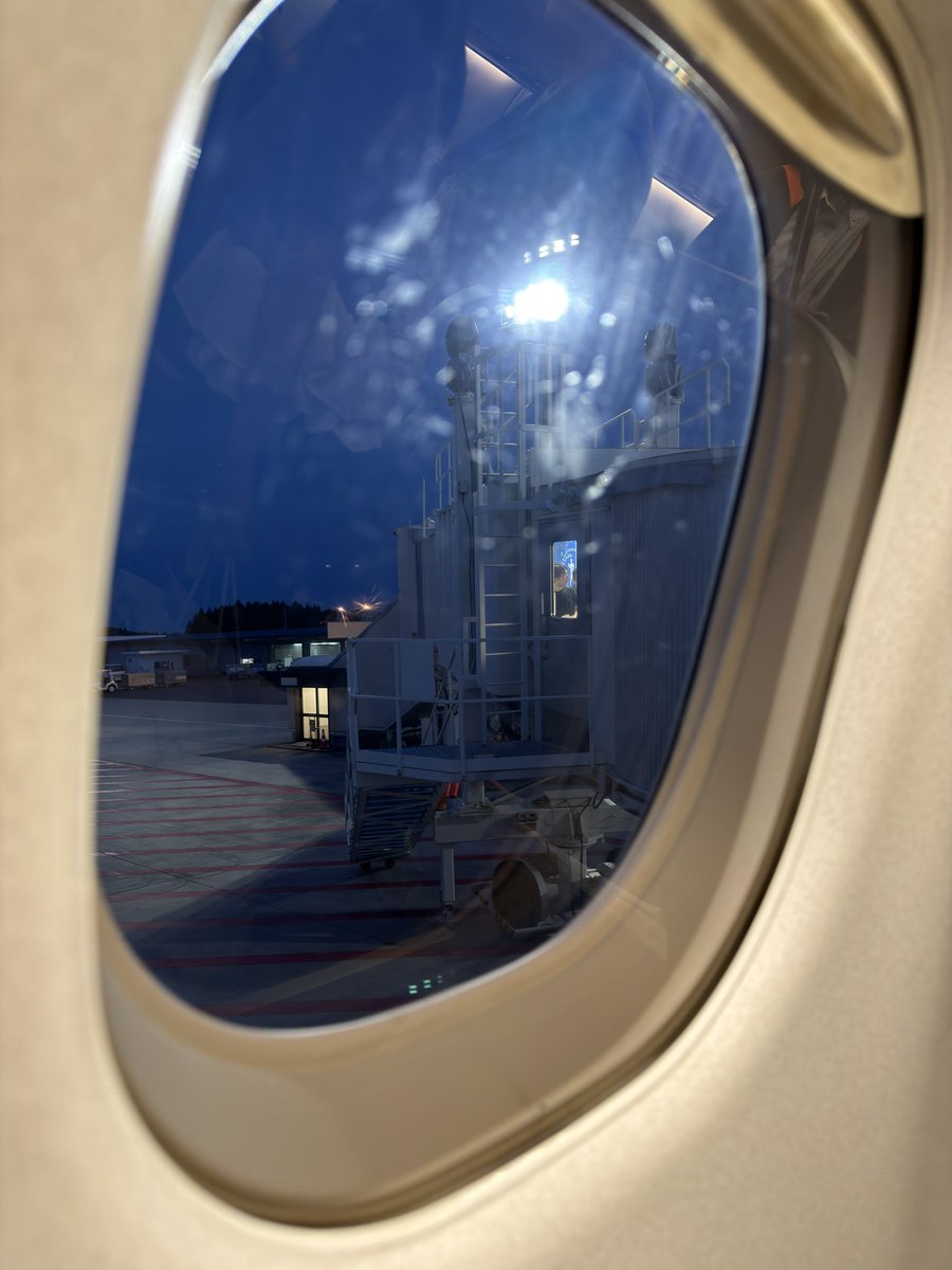 Caffeineless701's tweet photo. #なうおんぼーど！
JAL2166 ＭＳＪ ✈︎ ＩＴＭ
4年ほど青森県民をしていたけど、青森空港しか使ったことがなかったので、三沢空港は今日が初利用！
そこそこの混雑、日曜日を感じるなどと https://t.co/r7PocFw2lL