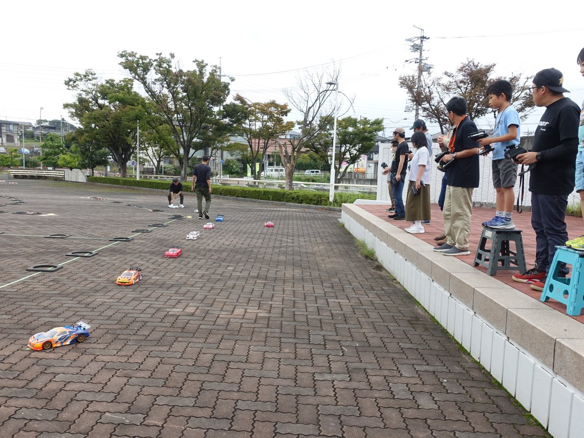 Yukizenkai2008's tweet photo. 本町ラジコンのタミチャレ！天気は微妙も大盛況🔥
GTは70名の大激戦区！

決勝安定のBメイン＆雨で走れなかった件は置いておき…🤫
一番熱かったのはZEROの【姉弟対決】

予選はJKが圧倒、決勝はコンマ差の大接戦！
小4以上に私の方が興奮した🤣

天気を都合良く信じ抜いた皆さん、オツでした🙌 https://t.co/64q82yaEOW