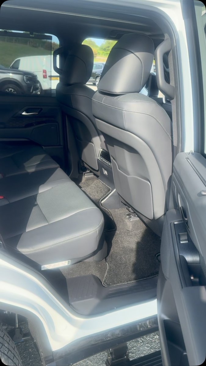noemaynard716's tweet photo. 2026 Lexus GX550, just 500 miles, 7 seats. The only one for sale in the UK. £99, 995, VAT qualifying. Call anytime: 07711224863 https://t.co/ZhAx4LG6Hz