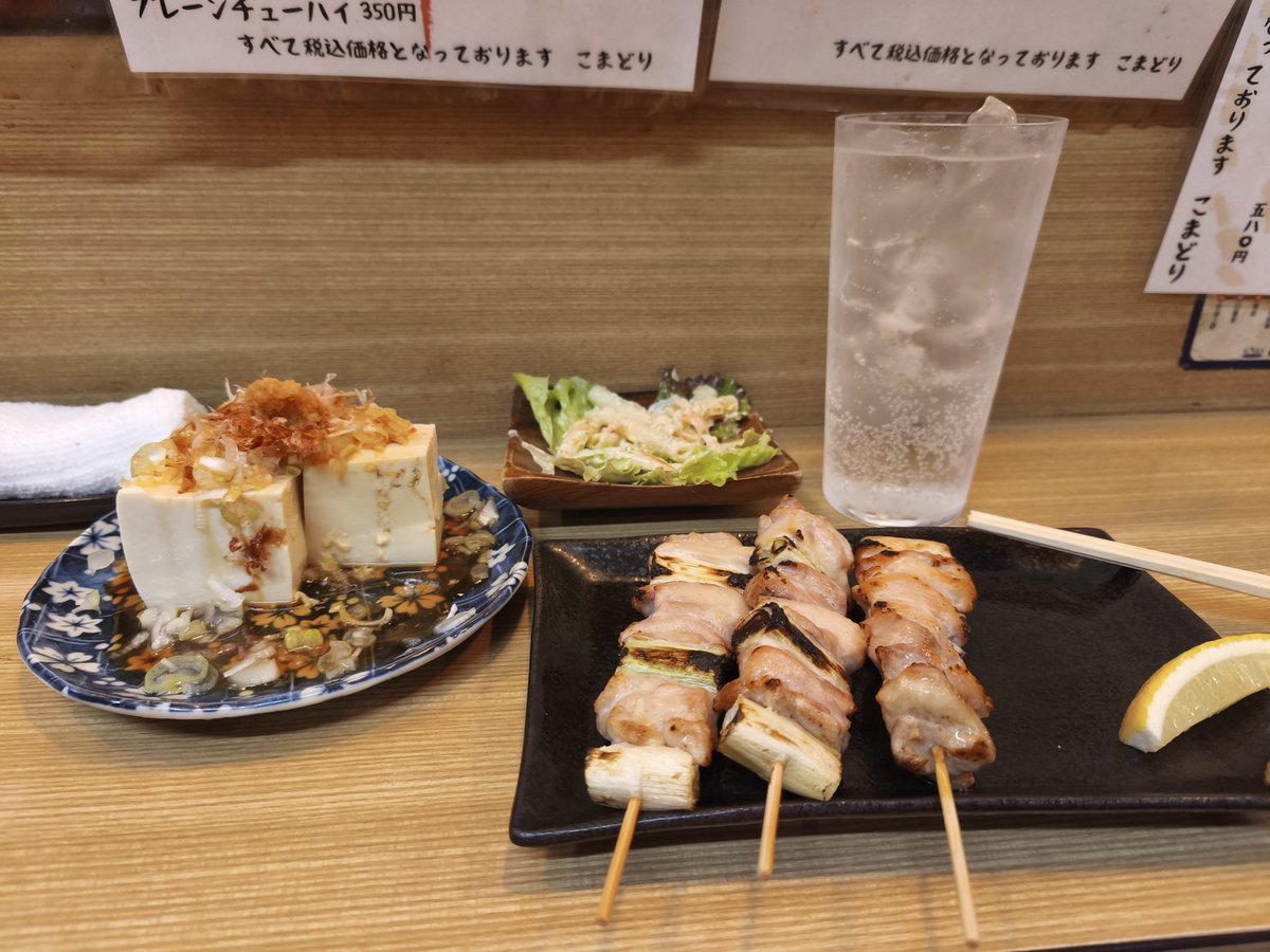 RandolEL's tweet photo. うーん、いかんな。青砥駅界隈を徘徊していたらヤバい店を見つけてｼﾓﾀ。やはり葛飾は魔境や。
何と言っても『下町焼酎ハイボール』はツルツルいっぱいなんですよ、奥さん。
 (´･Д･)」

@こまどり
#こまどり #青砥 #下町焼酎ハイボール #葛飾 https://t.co/jNwYFG8b7O