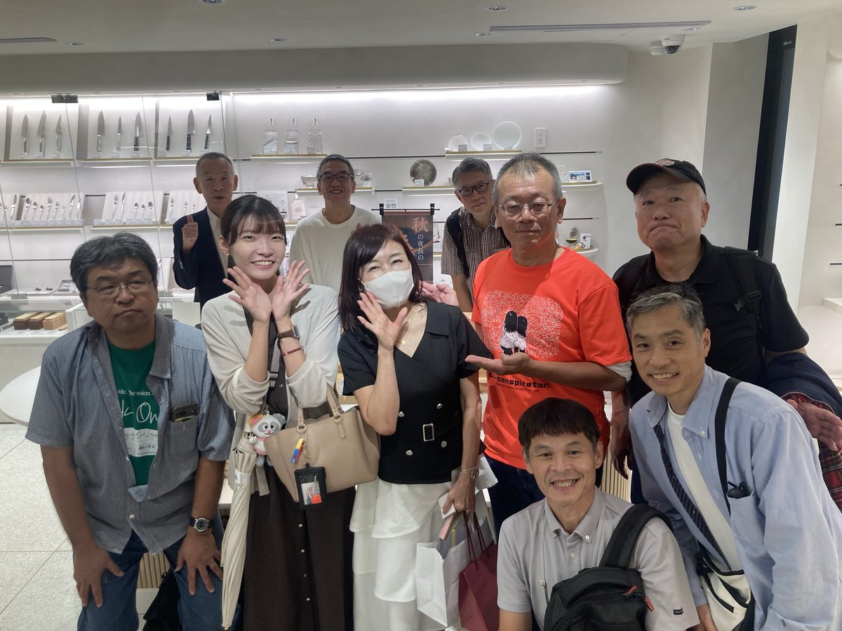 ishitake_bsn's tweet photo. #石塚かおり です🥰

さいこーでした！
#銀座
#ザギンdeイシヅカタケヤス
#イシヅカタケヤス

外れたのにステッカー貰いに来てくださったみなさまもありがとー https://t.co/GkPz5DxeH6