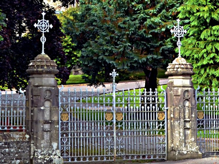 welovedonegal's tweet photo. Today's #EasyLikeSundayMorning #WhereInDonegal
from #WeLoveDonegal ππ
Which building in #Donegal is this?
CLUE: A castle-like secondary school opened by Bishop Patrick O'Donnell (whose statue stands outside the nearby cathedral), 120 years ago this year.
You may guess as many times as you wish.
#Ireland .
