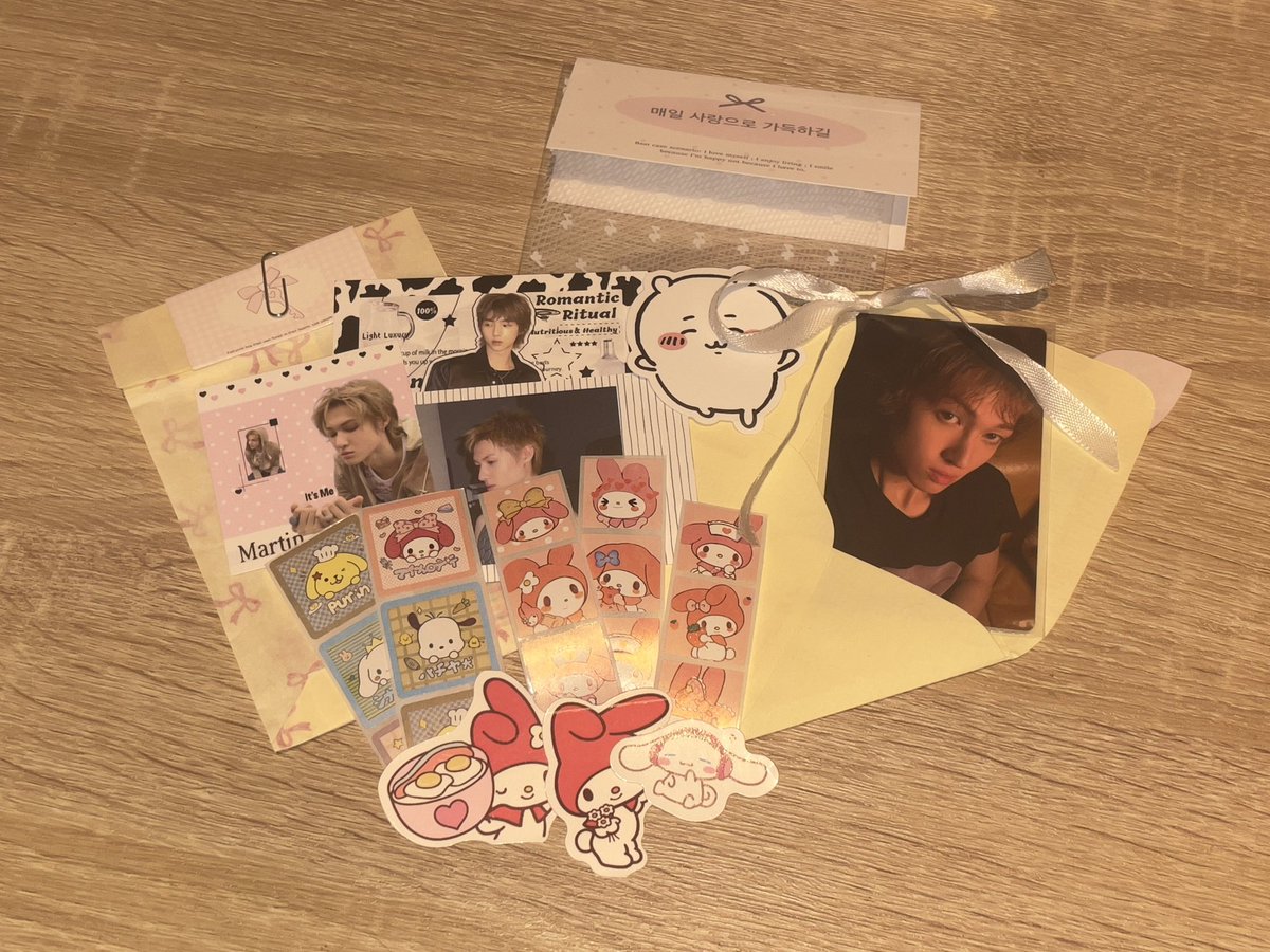 _oreenje's tweet photo. 🍊♪。・:*:・゚~゚・:*:・。♪🍊#dearorange
••• #re_cy_eipts
Tin finally came homee! 🥹 Thank you so so much @jxy_016 for packing it safely AND vv pretty🧡 tysm din sa freebies, I luv them all!
Thank u thank u as well kay @jjusteomjju for making asikaso sa hatian !! 🧡 https://t.co/insAIyuayt