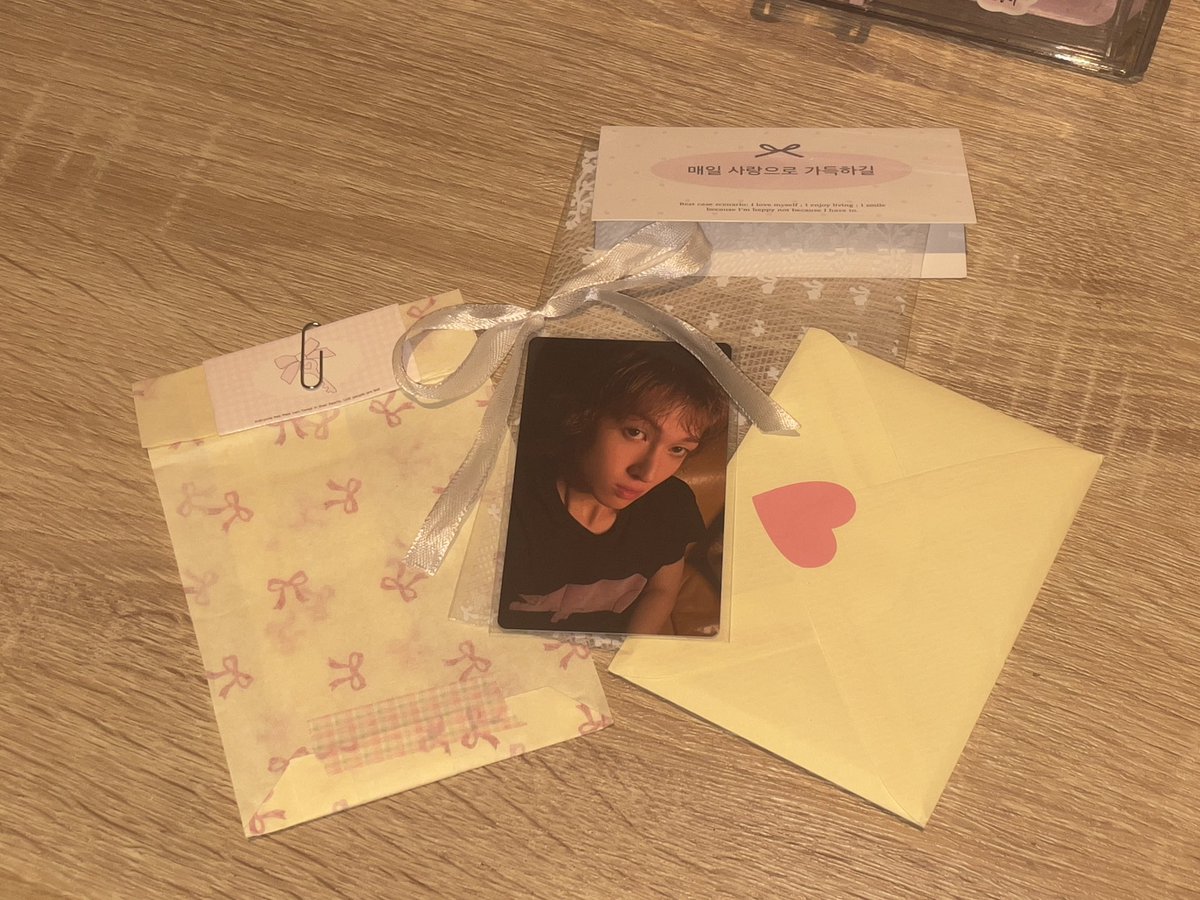 _oreenje's tweet photo. 🍊♪。・:*:・゚~゚・:*:・。♪🍊#dearorange
••• #re_cy_eipts
Tin finally came homee! 🥹 Thank you so so much @jxy_016 for packing it safely AND vv pretty🧡 tysm din sa freebies, I luv them all!
Thank u thank u as well kay @jjusteomjju for making asikaso sa hatian !! 🧡 https://t.co/insAIyuayt