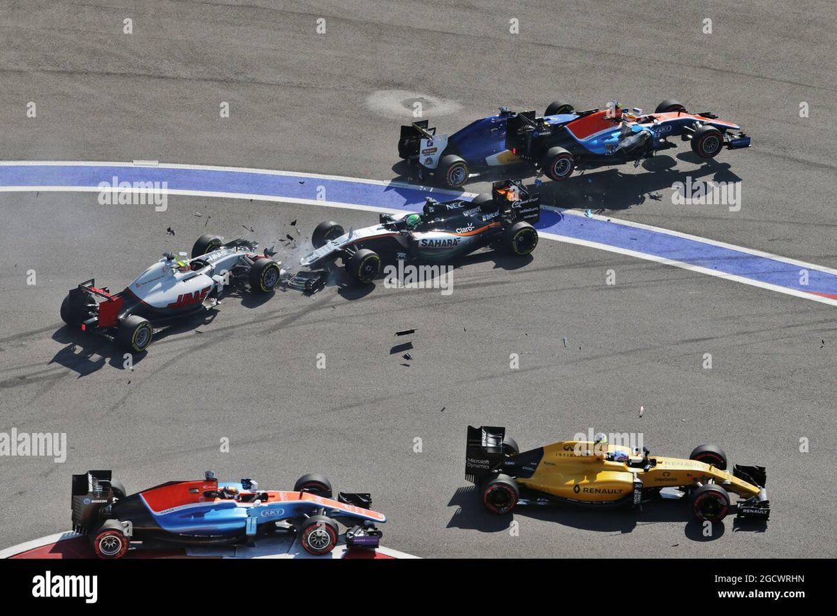 f1speed_indo's tweet photo. Suatu hari pada 2016 di Sochi.

Selain Daniil Kvyat, ada pembalap lain yang melakukan manuver torpedo: Esteban Gutierrez.

Dia menyundul mobil Nico Hulkenberg, yang kemudian menyambar mobil Rio Haryanto dan membuatnya DNF selepas start.

Silakan tebak isi kolom komentar instagram Gutierrez 🙂