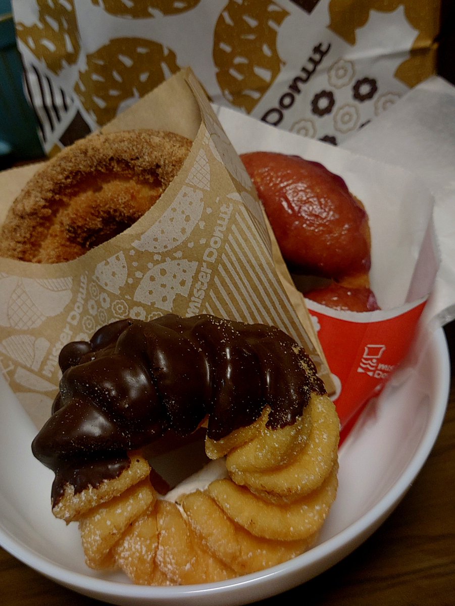 deliver_cat's tweet photo. あと3日と使い忘れそうなので、配達員おつかれさまギフトを交換してきた🍩 https://t.co/v9NtOwjiGi