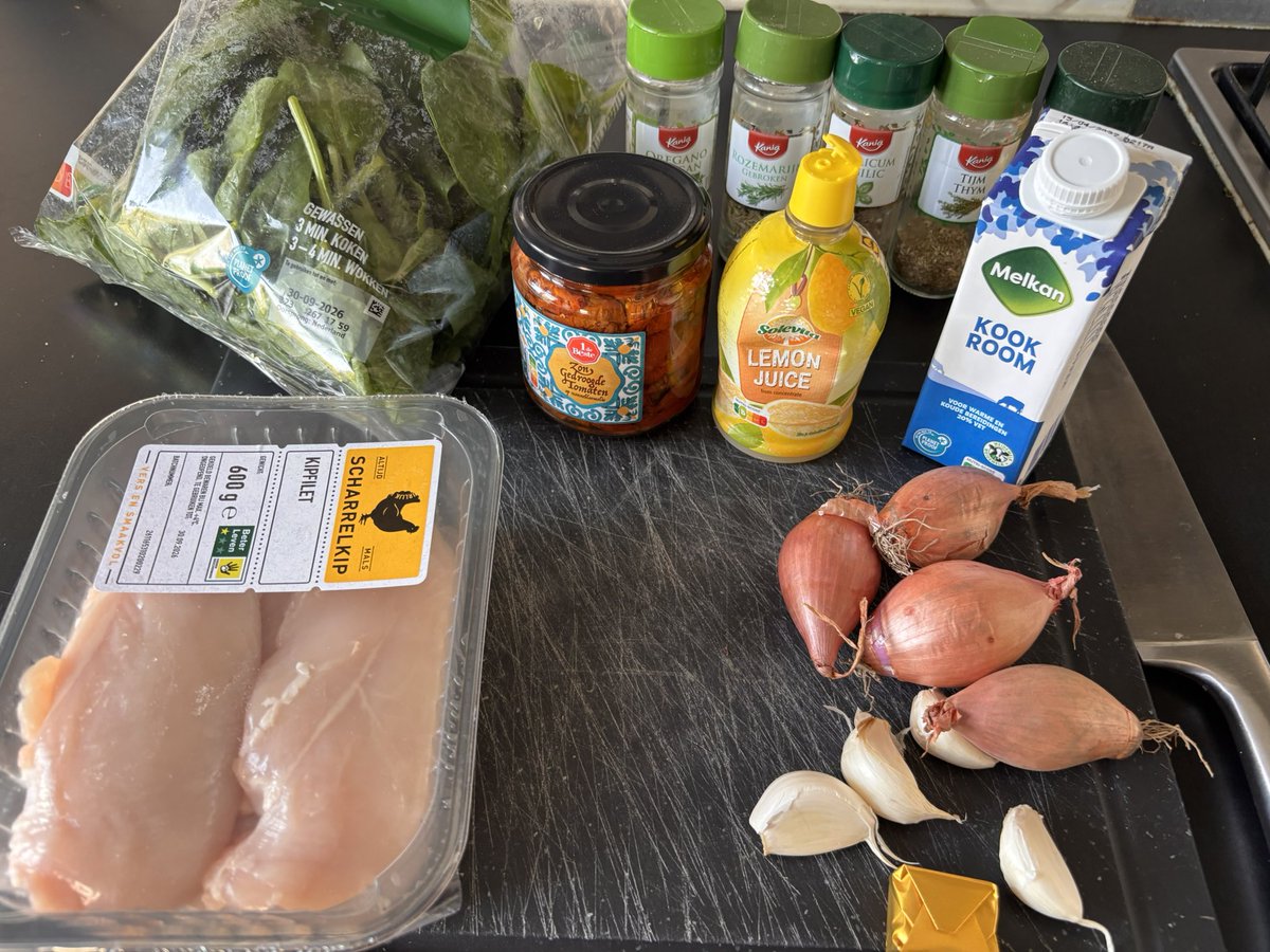 HardlopertKees's tweet photo. Gaan we weer!
Toscaanse kip uit de #Slowcooker
#ZondagseMaaltijd https://t.co/1GXwCc9nyg