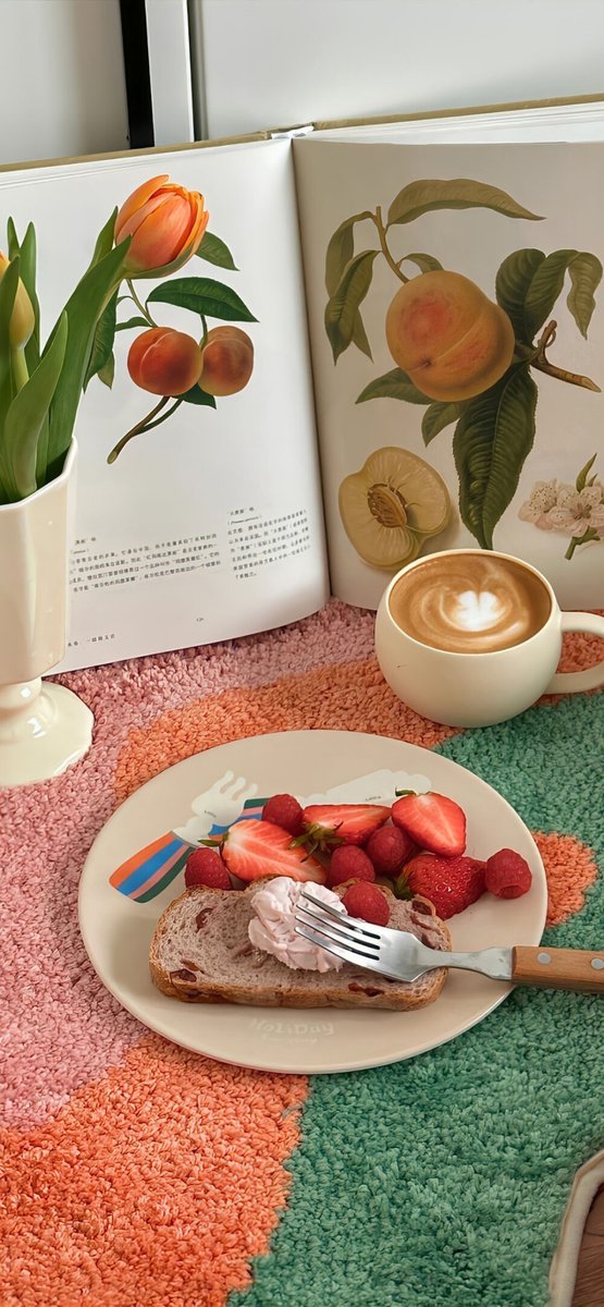 langrace717711's tweet photo. Just enjoyed the coziest weekend brunch: fluffy avocado toast with a sprinkle of red pepper flakes + a steaming cup of latte. Perfect little Sunday pick-me-up!， https://t.co/9S3fYKJiFE