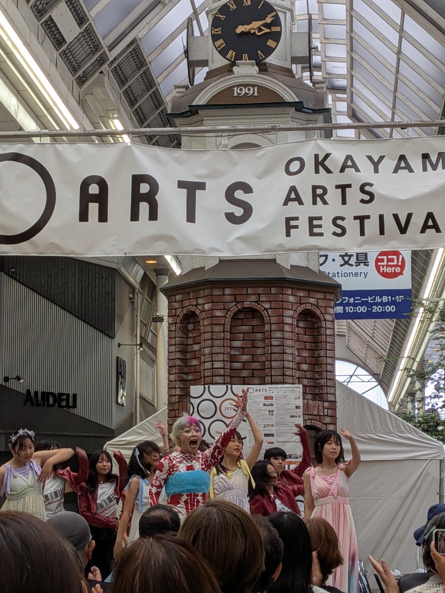 daisuke111000's tweet photo. 岡山の商店街を歩いてたら音楽イベントやってた、ダンスもあり。
セミプロ❓️の歌手さん、めちゃくちゃ歌上手かったな〜 https://t.co/twAVw2Ke6p