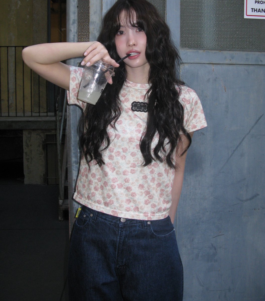 godmitzu's tweet photo. MOMO IS SO FINE https://t.co/oKf41tOnOR