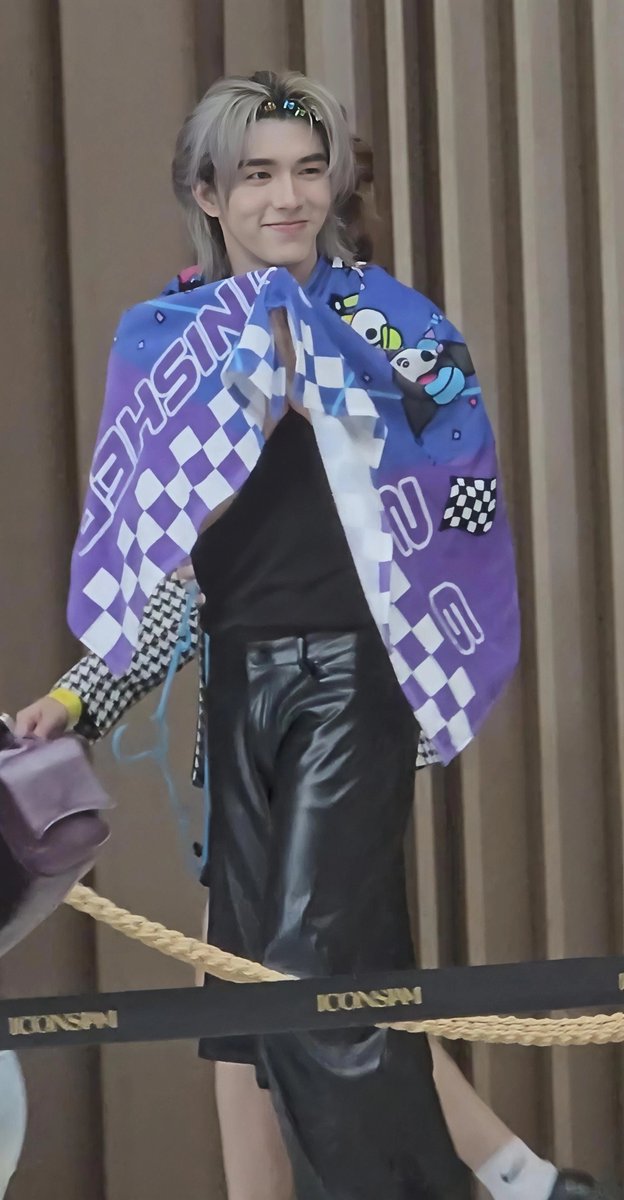 SupportBxxm's tweet photo. I love your smile. 🩵✨ Now all that’s left is to wait a little longer to see the full outfit. 😍 @bxxm_rvw

FEEDxKHAOSOD AWARDS 2026

#FEEDxKHAOSODAwards2026xBOOM
#BXXMRVW #RVW 
#FEEDxKHAOSODAwards2026 https://t.co/fCY3Zvopkl