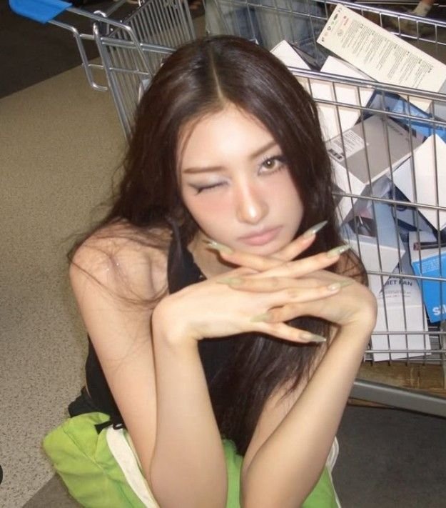 poisonedwime's tweet photo. yg kiri random, yg kanan habis nyelam di pantai https://t.co/RDpQpNO3YQ