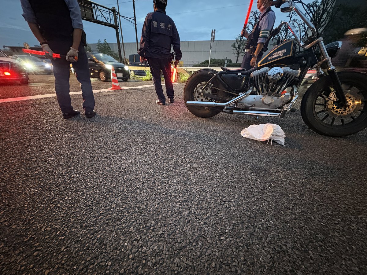 tkhk200's tweet photo. 246の事故は僕のせいです
すいません
#バイク事故　#止まってたのに https://t.co/WOvayWHdwO