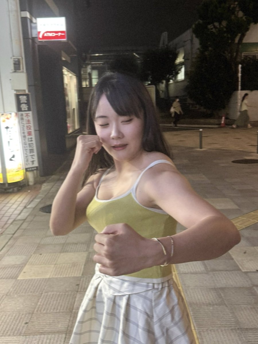 kanako090905's tweet photo. チャームポイントは僧帽筋です💪肩のところです！見て！

#筋肉女子 #筋肉 #筋トレ #キックボクシング女子 #二ノ峰かなこ #格闘技 #格闘技女子 https://t.co/Hys3tsgNJT