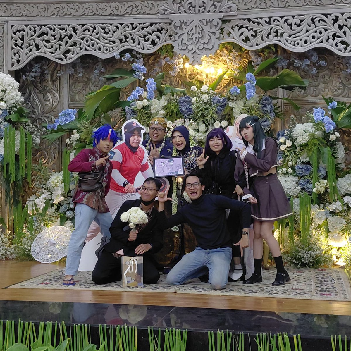 keindahaha's tweet photo. Good news! I just got married and actually got Miyako, Viola, and Akina cosplayer attending my wedding~😅

True Bushiroad franchise fan here~ https://t.co/vCox79S4T9