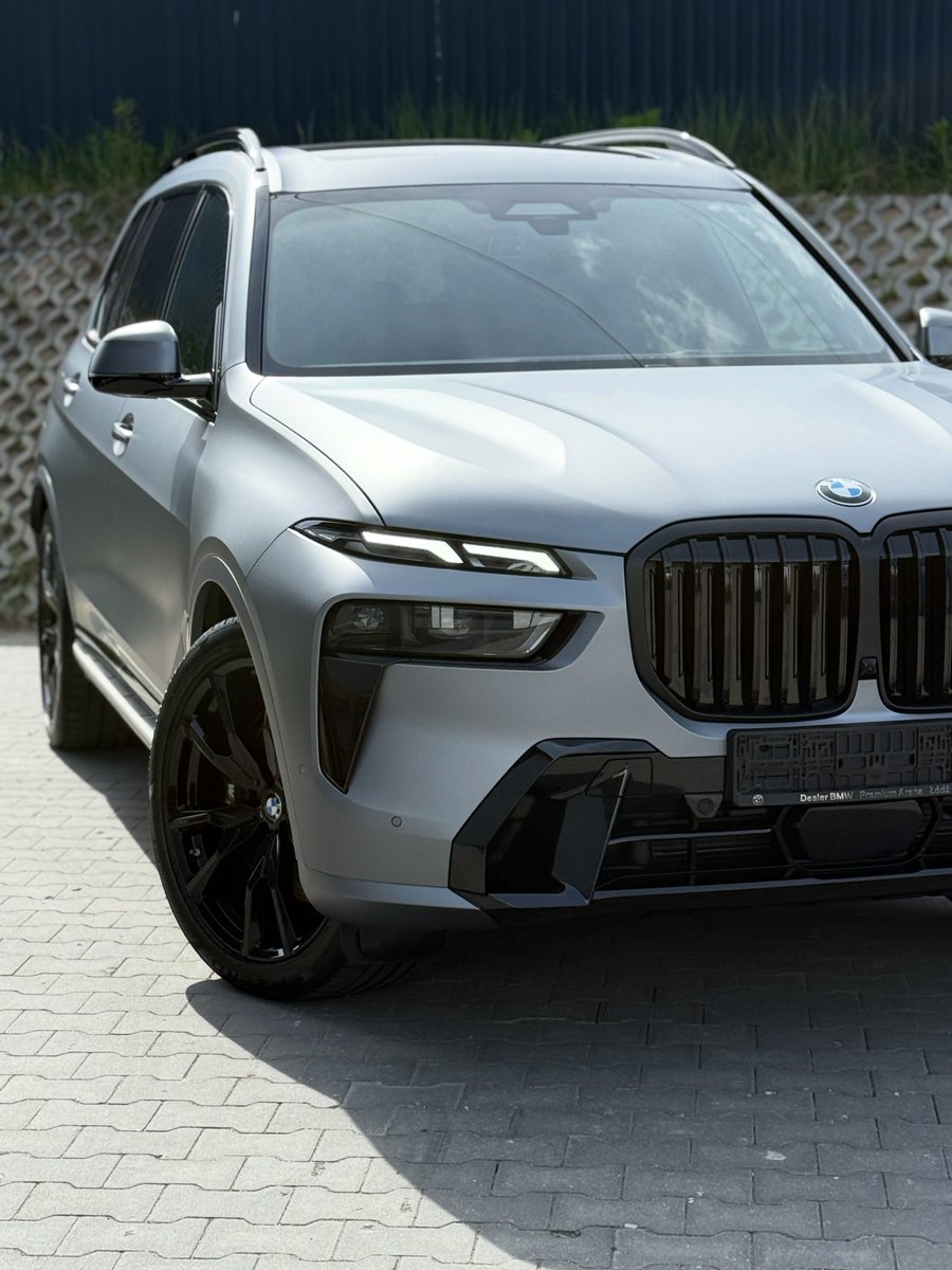 Brunopadron6's tweet photo. A true monster has returned—BMW X7 in its latest form. The factory matte finish deserved proper protection, so we wrapped the entire car in matte PPF. Maximum protection and an even more aggressive look. Piano black trim, interior sills, rear https://t.co/XGiHUSMm2O
