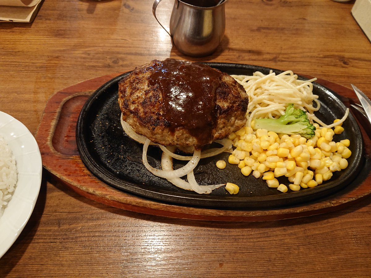 yutaredriver's tweet photo. 1ポンドハンバーグ食べる https://t.co/vDNF5pgOTN