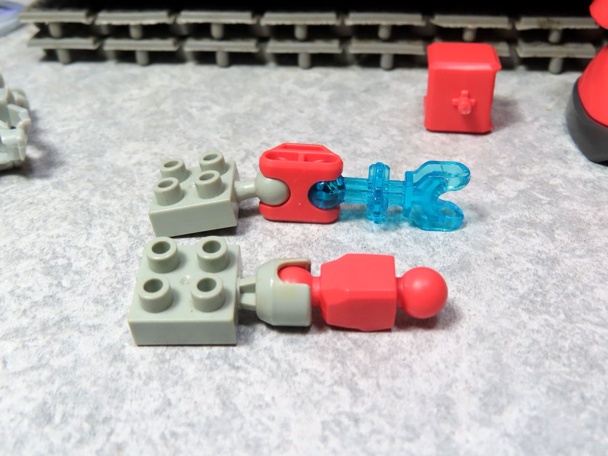 kozeni0505's tweet photo. ガンダムミキシマイズのブロックミックス性能
・アプリアライズアクション/スナップヒーローズBJ 〇
まじで同じだった
・ダイヤブロックBJ→△ 接続不可ではないがミキシマイズの方が大きい
・トランスフォーマー コンストラクトボッツBJ→軟質部の摩擦がある凸は接続可、凹の方は無理すれば入るかも https://t.co/5Iwvsb2eeP