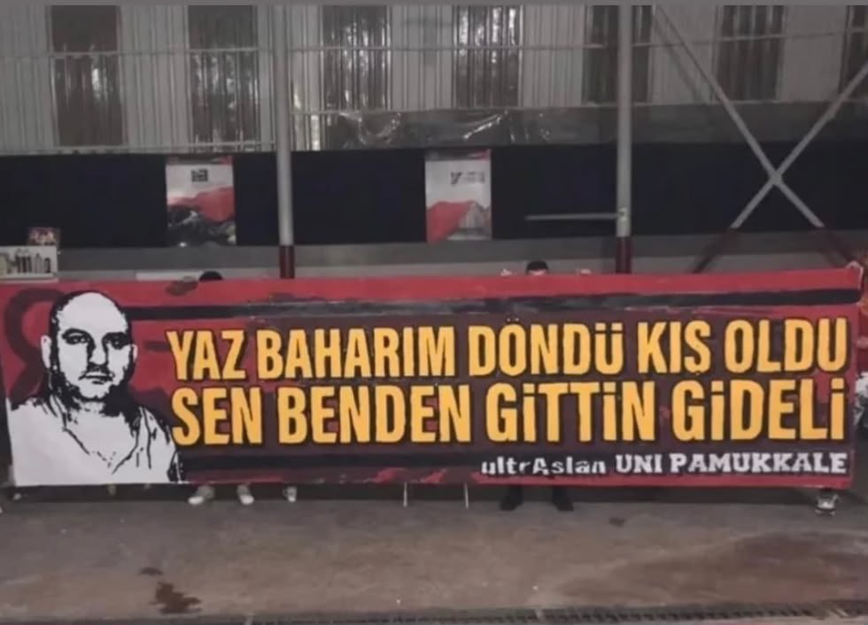uAUNIPamukkale's tweet photo. Yaz baharım kış oldu, sen benden gittin gideli.

Alpaslan Dikmen'i aramızdan ayrılışının 18. yılında saygı, özlem ve rahmetle anıyoruz. 

#alpaslandikmenölümzüdür
#ultrAslanUNI https://t.co/jOLV9XaBMd